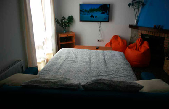 chambre de l'appartement touristique à Saragosse